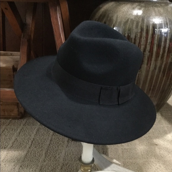 TRIXIE- Black Wool Felt Banded Classic Fedora - Picture 5 of 6